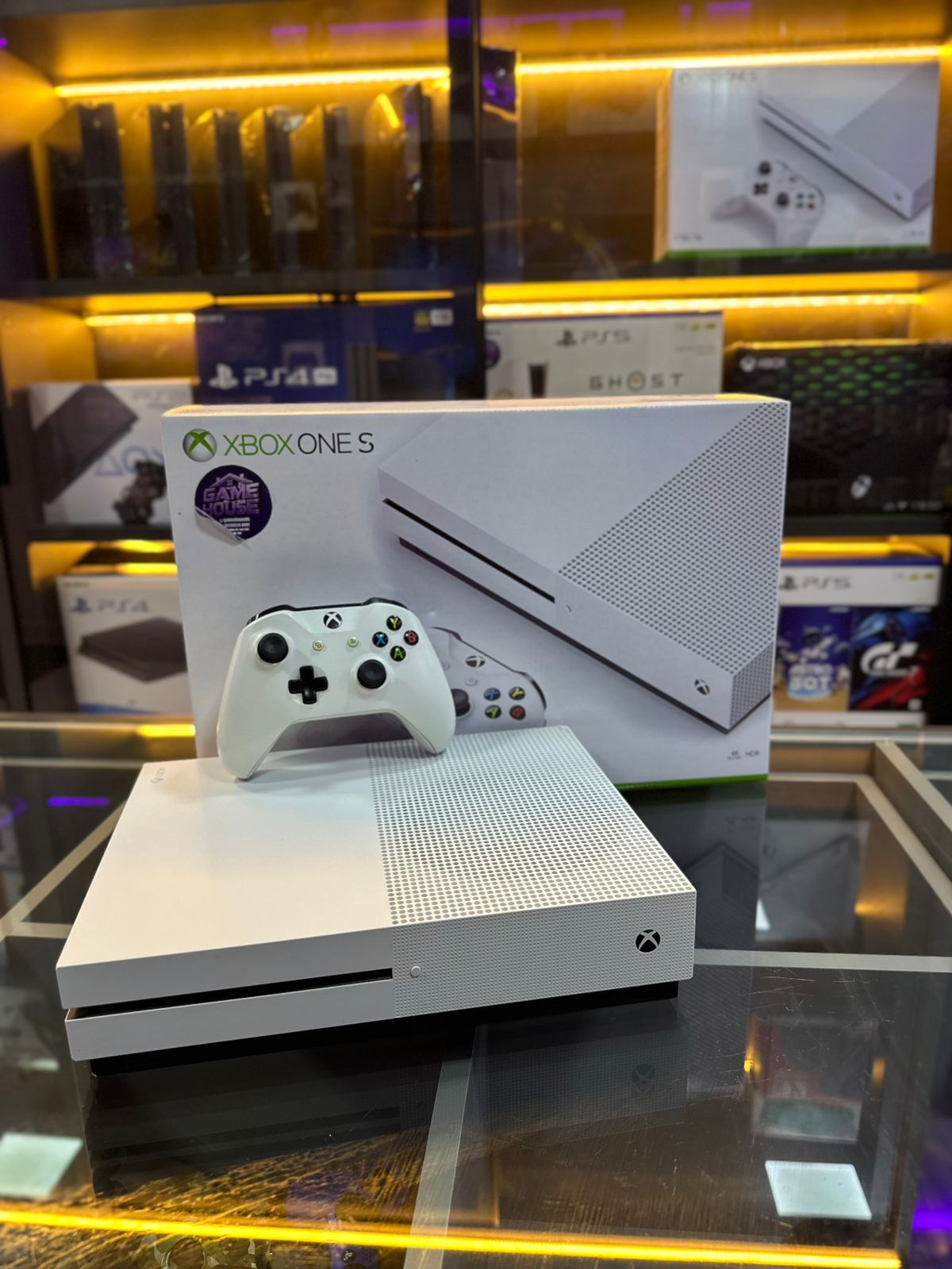 Xbox one s 1tb semi novo + 1 jogo de brinde *foto ilustrativa*
