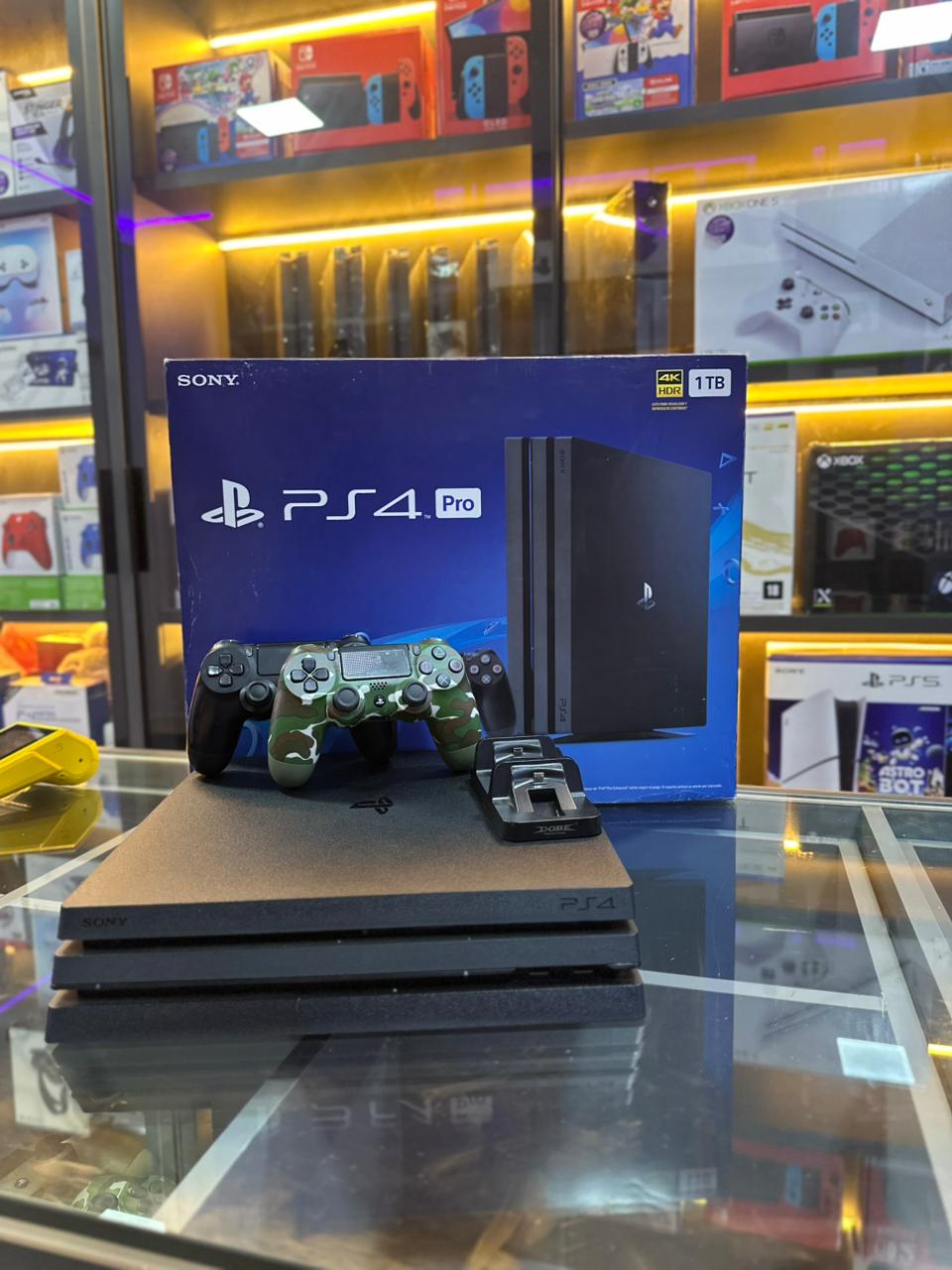 Playstation 4 pro 1tb semi novo + 2 controle + 1 jogo de brinde * foto ilustrativa*