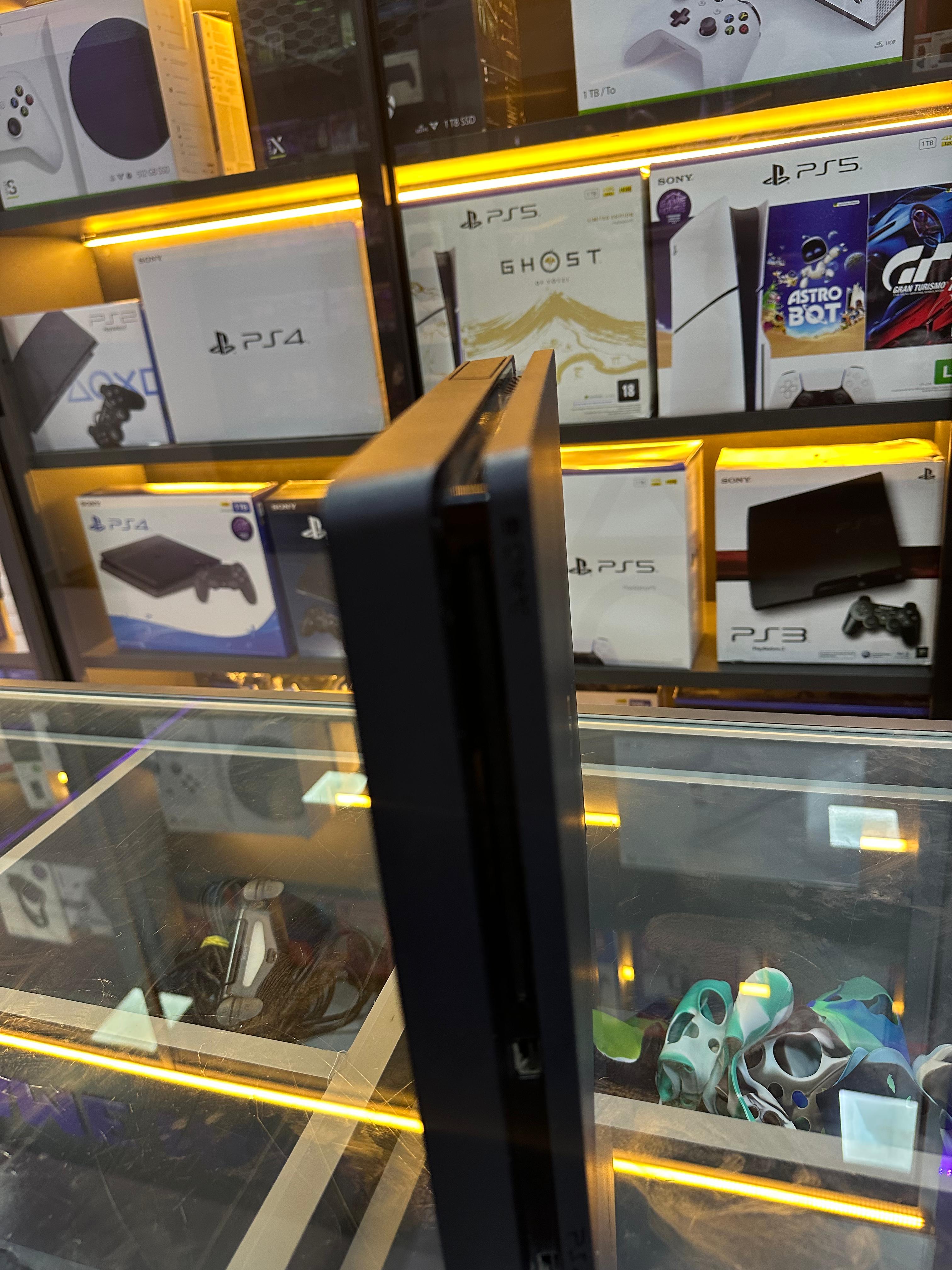 Playstation 4 slim 1tb semi novo + 2 controles + 1 jogo variavel * foto ilustrativa*