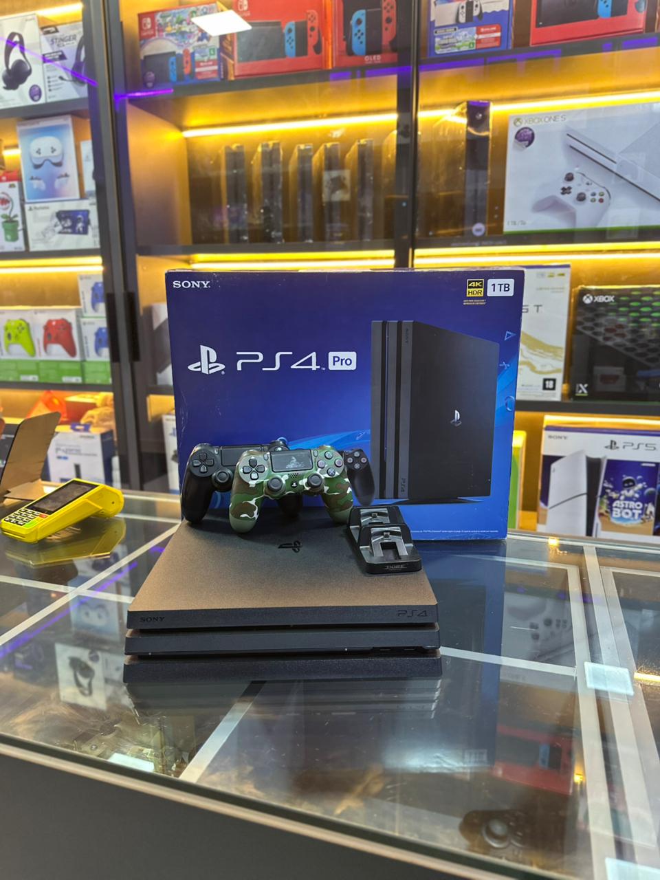 Playstation 4 pro 1tb semi novo + 2 controle + 1 jogo de brinde * foto ilustrativa*