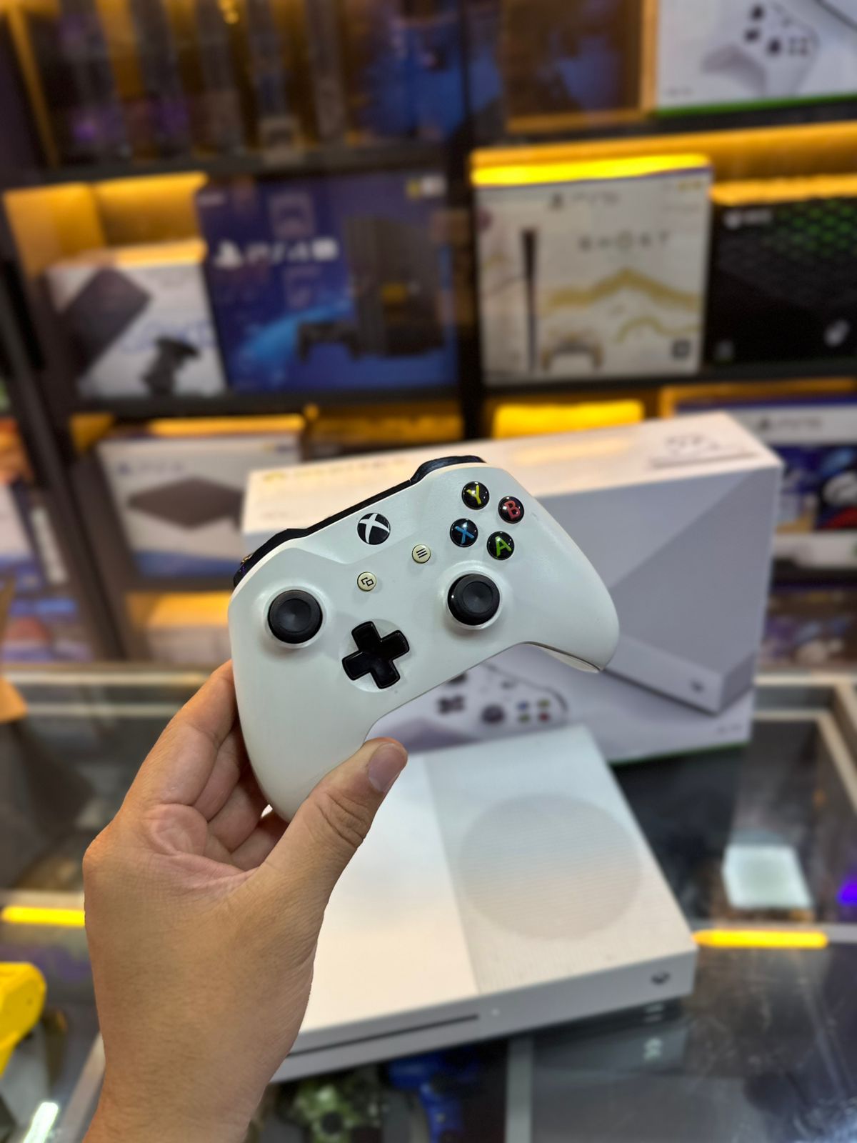 Xbox one s 1tb semi novo + 1 jogo de brinde *foto ilustrativa*
