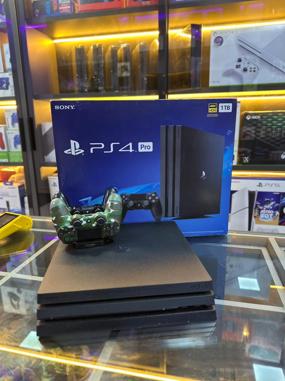 Playstation 4 pro 1tb semi novo + 2 controle + 1 jogo de brinde * foto ilustrativa*